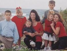 Lisa Macci and her children